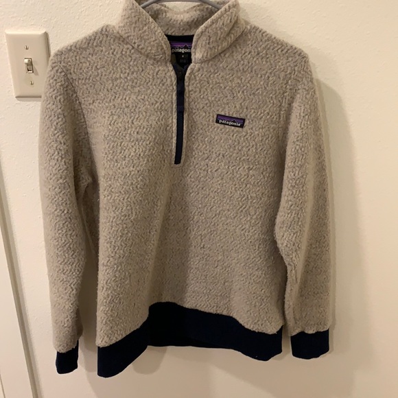 Patagonia Tops - Women’s Patagonia pullover. Size medium. Great condition!